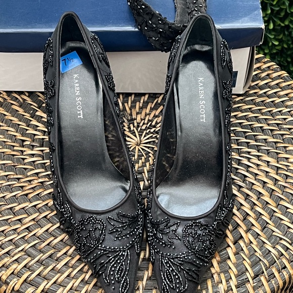 Karen Scott black mesh embellished pumps size 7.5 like new condition - Picture 11 of 11